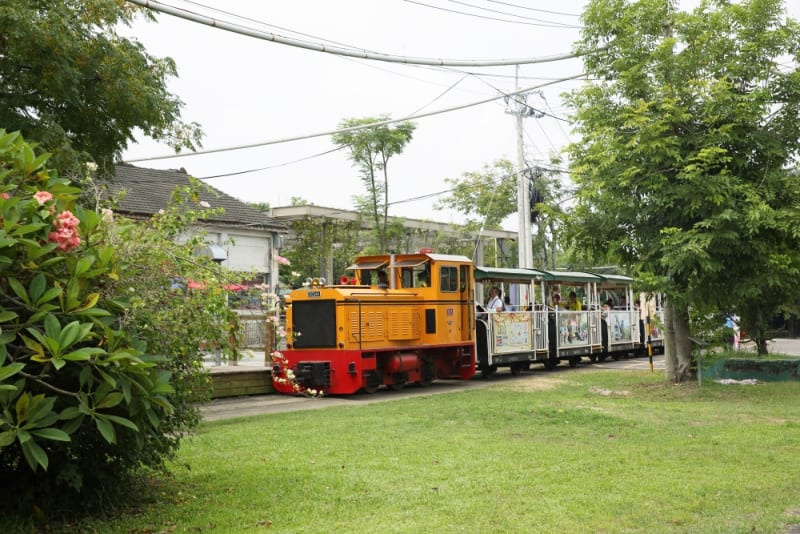 蒜頭蔗埕文化園區內體驗舊時小火車