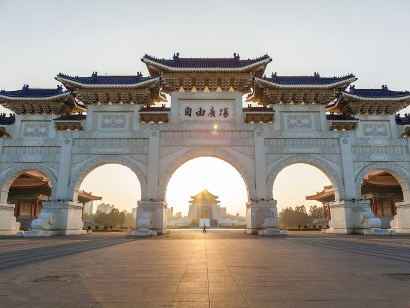Learn about the history of Chiang Kai Shek Memorial Hall from your knowledgeable tour guide 