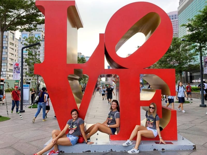 Meet at Taipei 101 (Love Sign)