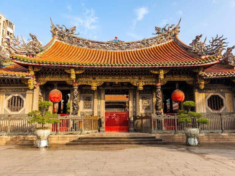 人気のパワースポットであり、台北最古の仏教寺院―龍山寺(ロォンシャンスゥ)を参観
