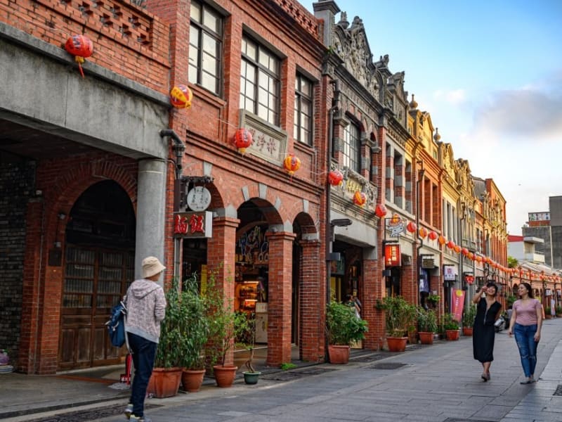 Stroll through Sanxia Old Street with charming architecture and shops still standing since the establishment of the Republic of China