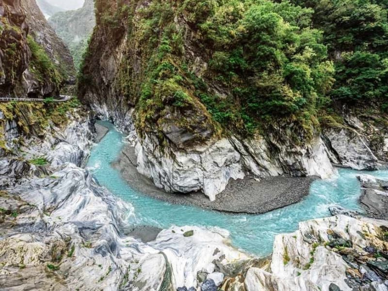 Explore Taiwan's #1 natural wonder